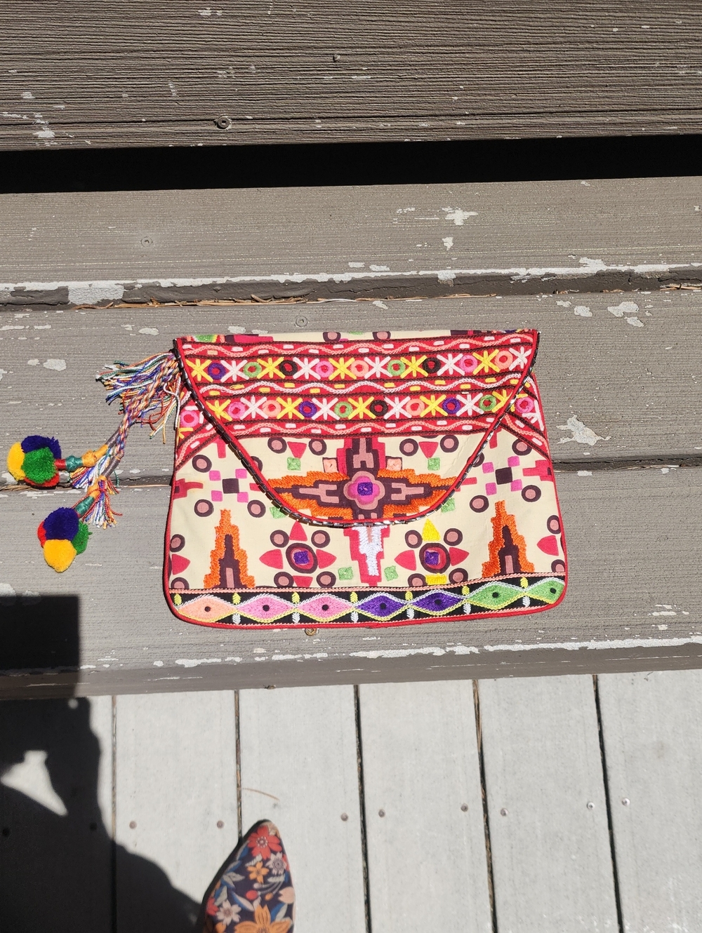 Source Unknown Multicolor Embroidered Cream & Red Envelope Clutch